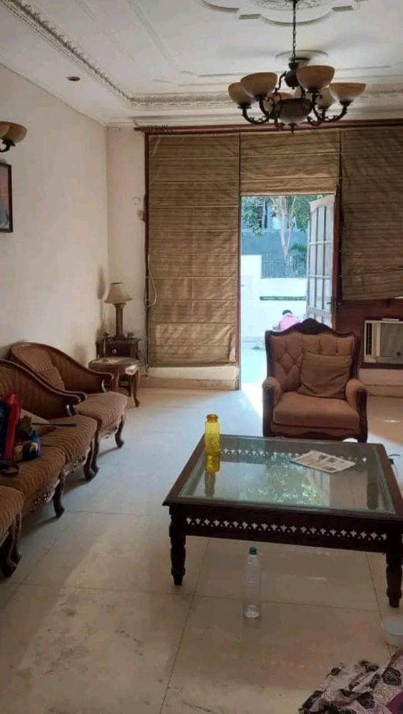 The common sitting area with sofas
